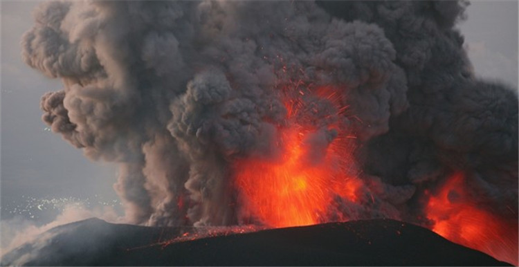 地震海啸火山,史上最大地震：震级达9.5级，9座火山喷发，海水奇迹“消失”,第5张