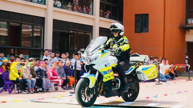 交警铁骑，一抹流动的“平安色”,第17张