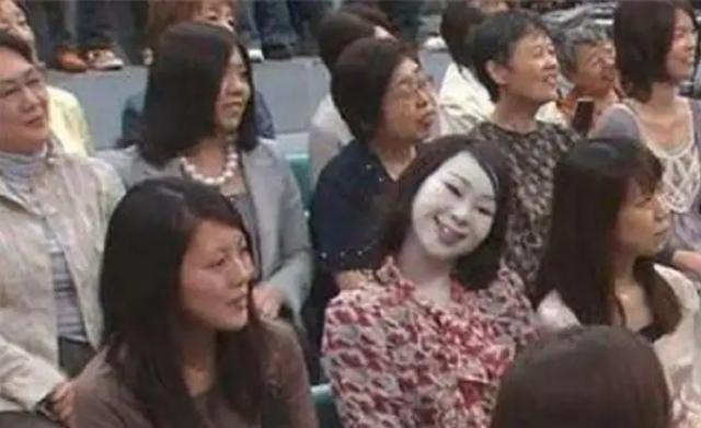 日本女子歪头恐怖的笑容,第6张